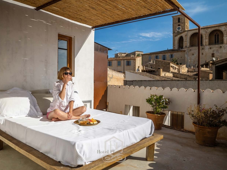 Hotel Restaurant Forn Nou in Arta Mallorca budget hotel ina a village