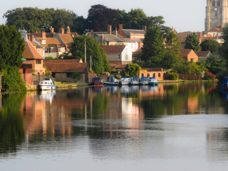 The River Waveney, near Swan House