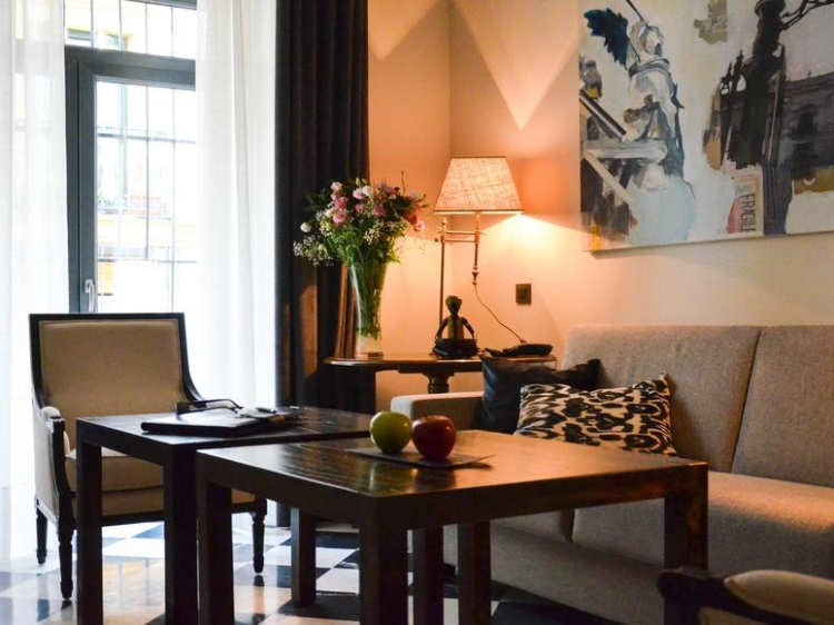 Aguila 5 Seville suites apartments hotel