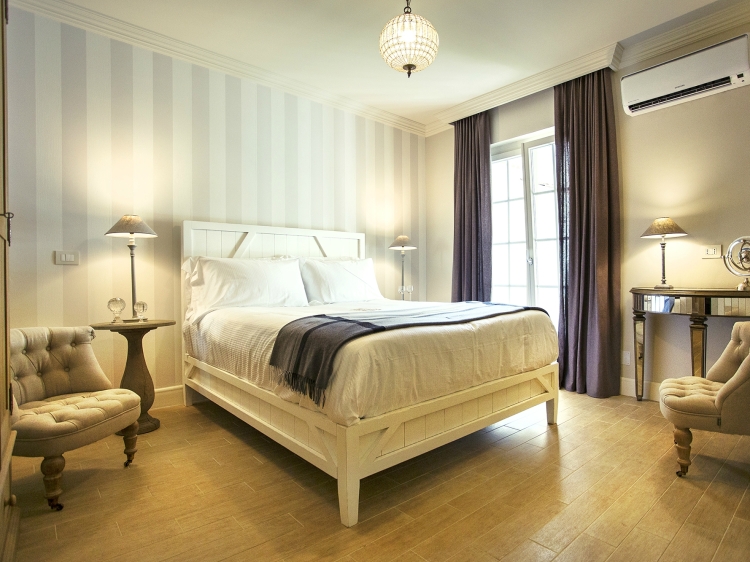 CHARMELLE ROOM 
