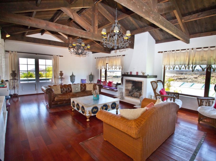https://www.booking.com/hotel/es/casa-de-hilario.es.html