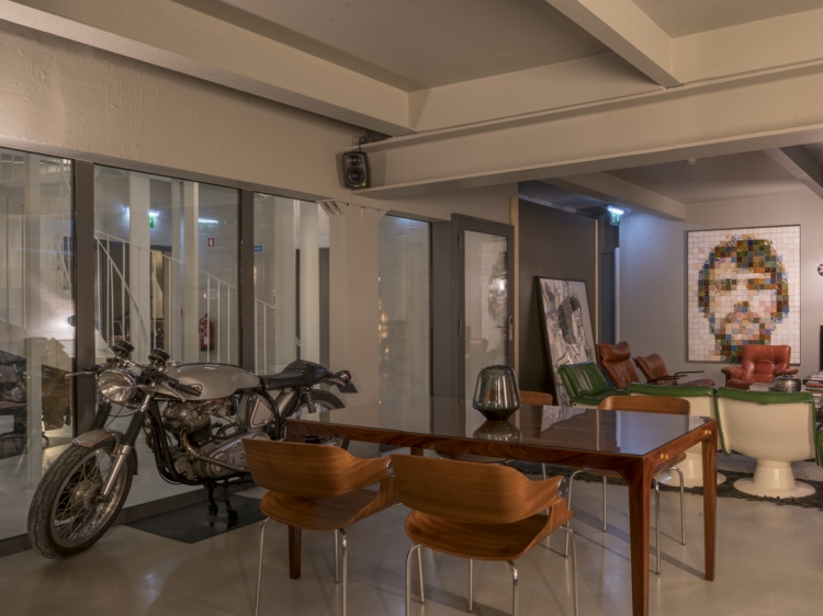 Art gallery and lounge area