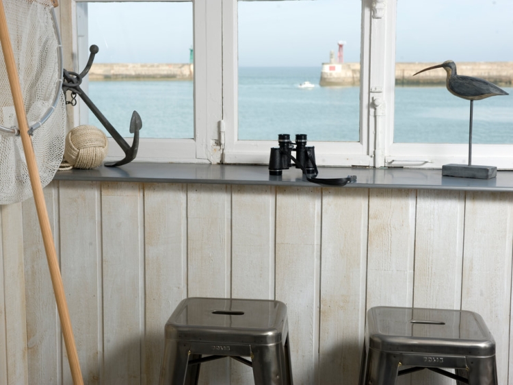La Maisom Sur le Quai Charming fisherman's cottage blending authenticity with a contemporary spirit, featuring a stunning sea-view terrace.