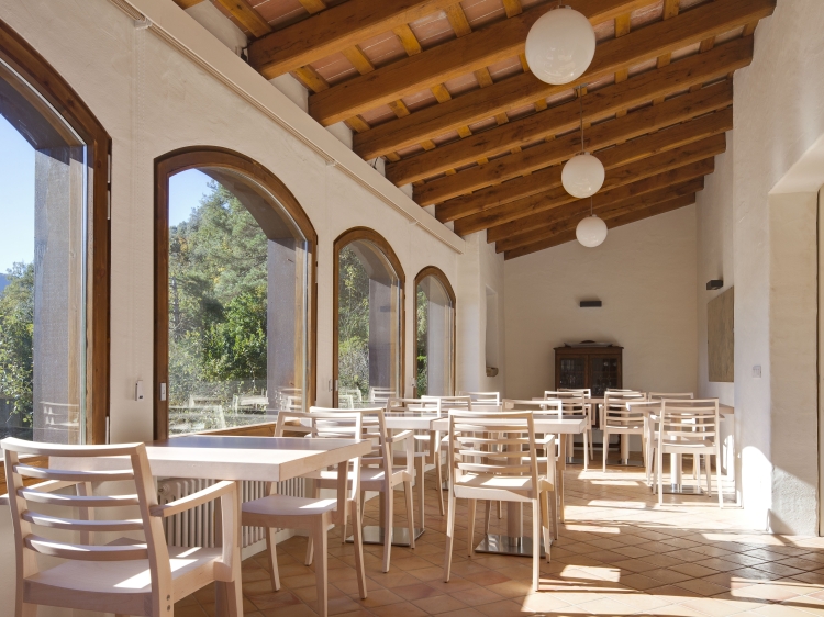 Sunny dinningroom