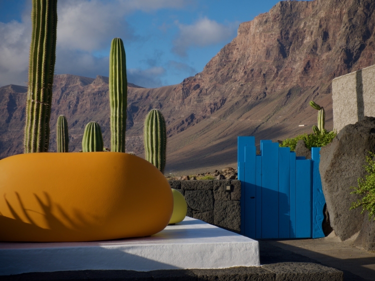 Beach House 93 famara house to rent with one room in Lanzarote surf and windsurf