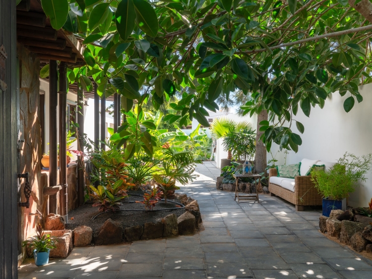 The entrance way to the Secret Garden
