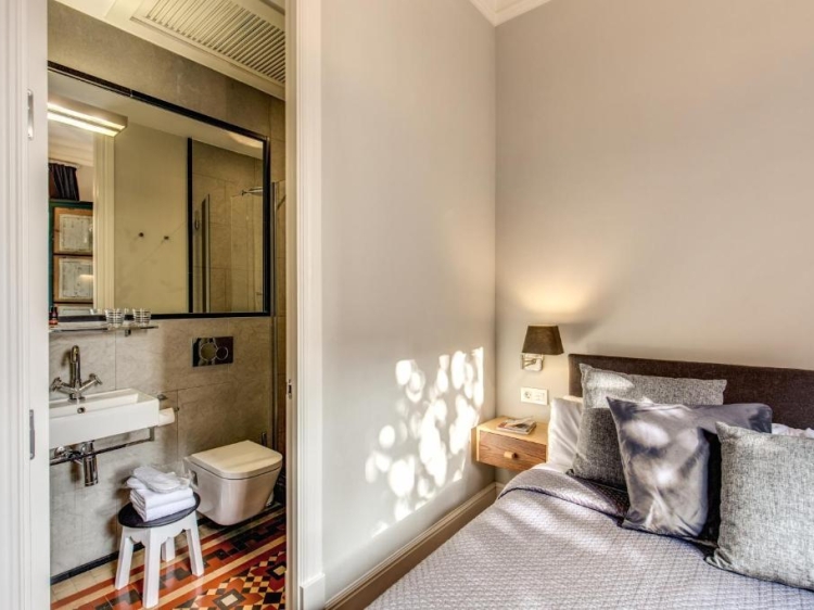 We Boutique Hotel bedroom