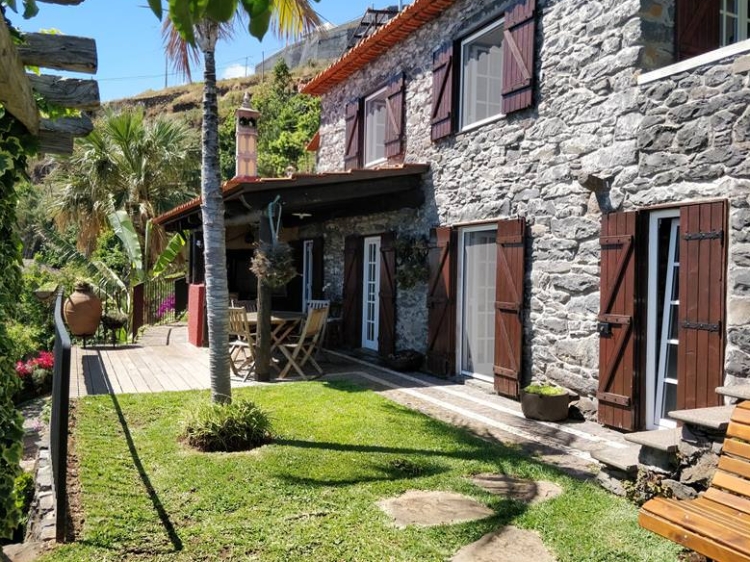 Staying at Calhau Grande Arco da Calheta Madeira privacy hospitality watersports climbing garden 