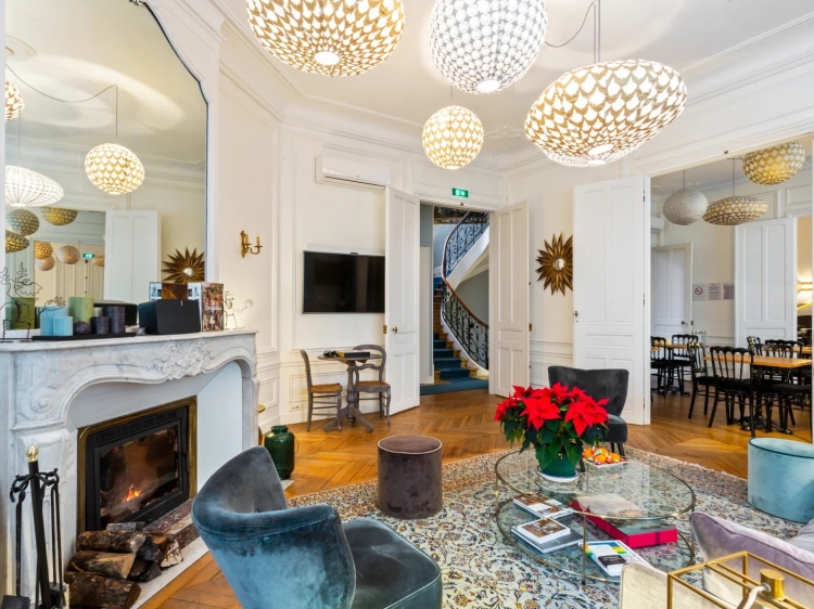 Main living room with fire place