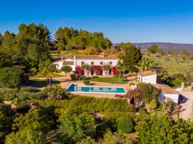 Stay at Quinta do Guine Algarve Portugal hotel lodging boutique best cheap luxury unique trendy cool small