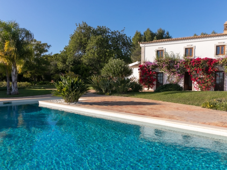 Stay at Quinta do Guine Algarve Portugal hotel lodging boutique best cheap luxury unique trendy cool small
