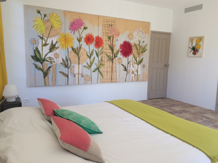 Suite room 1, with a small sitting area and a private balcony. 180 x 200 cm bed (high quality bedding).  Bathroom with a large walk-in shower. Air-conditioned room, Internet access.
