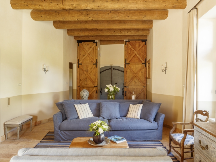 inside - the lounge