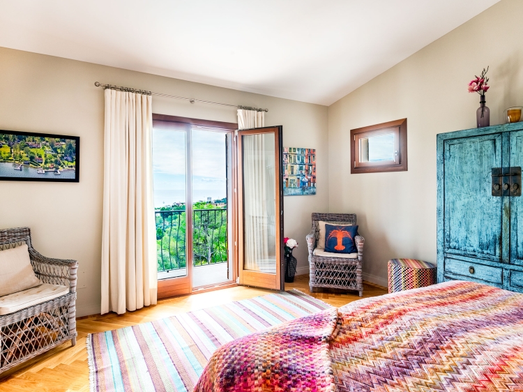 Upfloor - Master Bedroomdroom