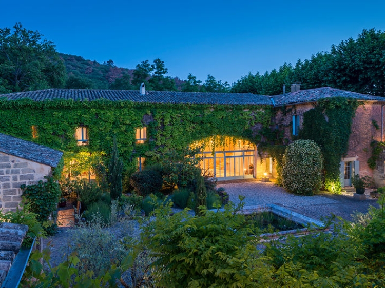 Mas des Oules_view from the patio gard avignon best villas apartaments