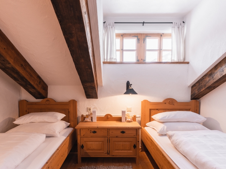 Twin bedroom