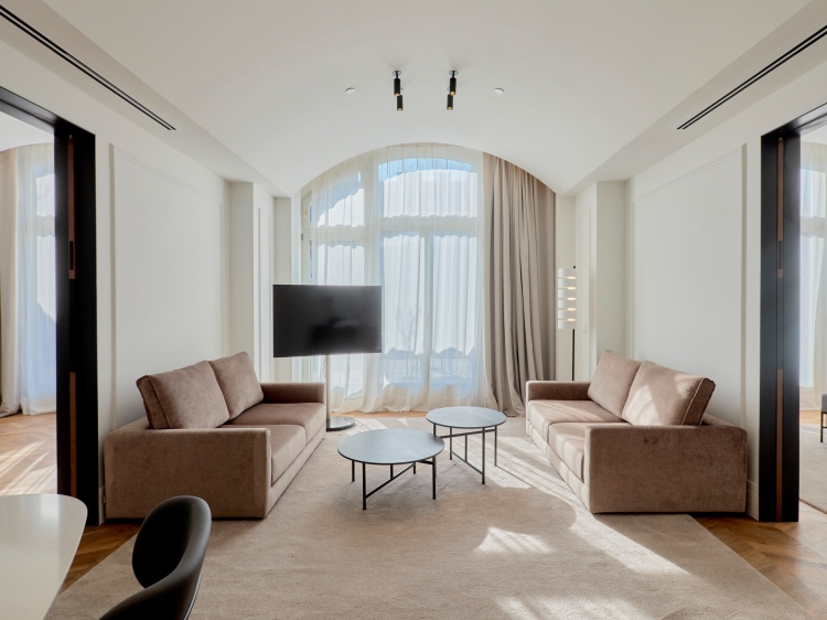 Deluxe Suite