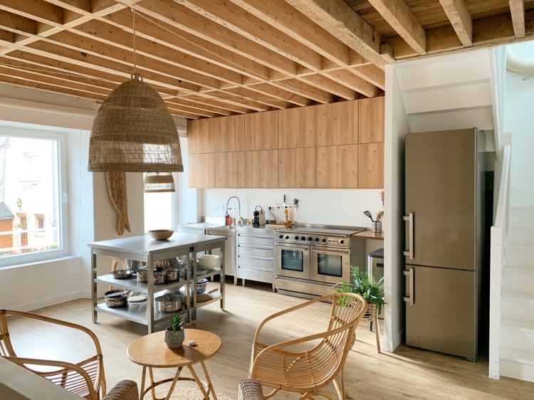 Charming sea-view apartment in the heart of the old fishing port of Port-en-Bessin, Normandy.