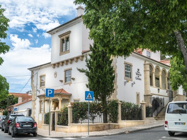 Villa Vasco da Gama boutique hotel Cascais near the beach with swimming pool