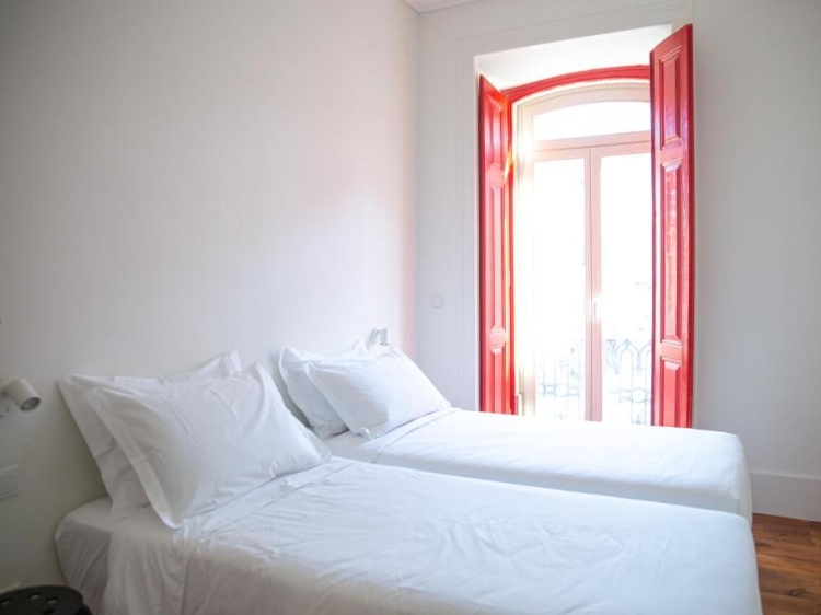Um dos quartos dos apartamentos com 2 quartos. Cada quarto pode ter uma cama king-size ou duas camas individuais.