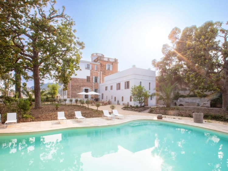 la bâtisse en blanc best romantic hotel b&b antibes cote d'azur