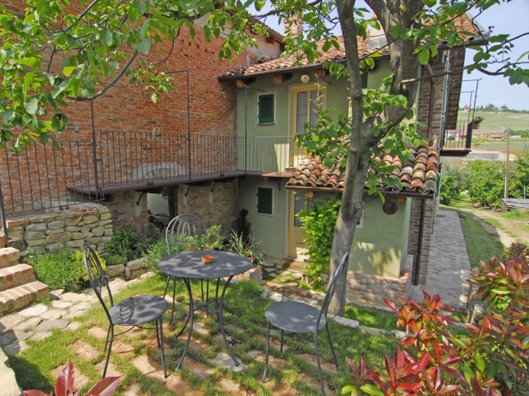 Ca San Ponzio Best Accommodation Alba Piedmont Agriturismo