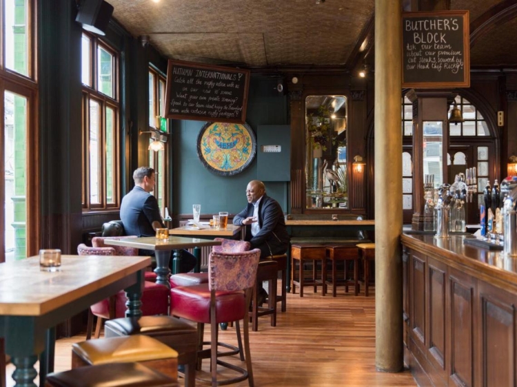 The alma pub Hotel in London