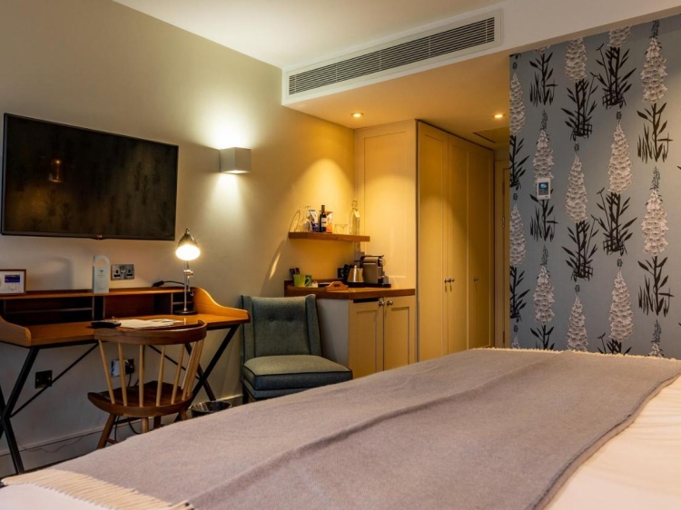 The alma pub Hotel in London