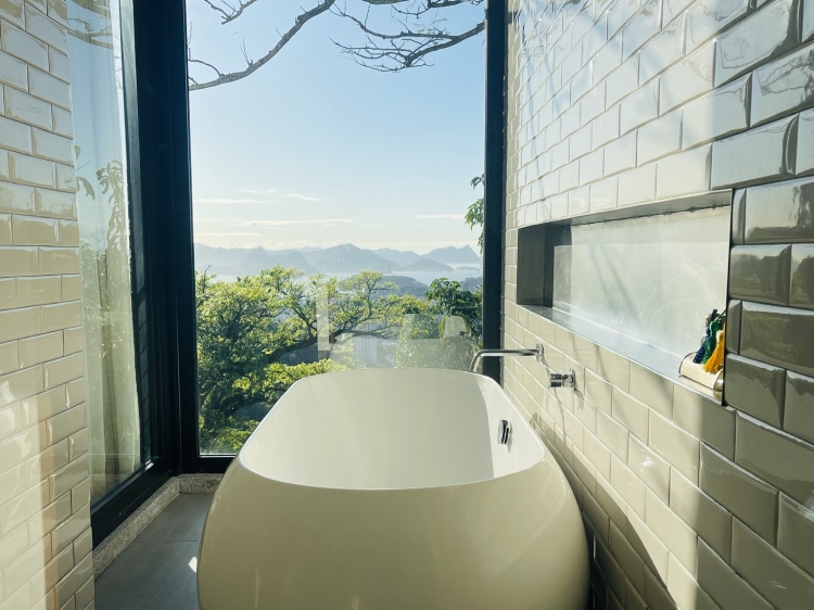 Deluxe Suite.
