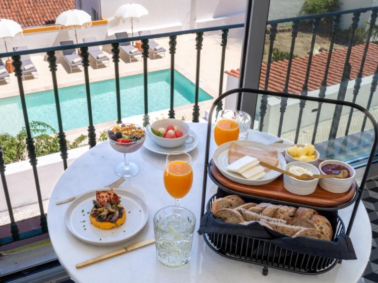 Lilases Boutique House & Garden best charming adults only boutique hotel in Mora Portugal