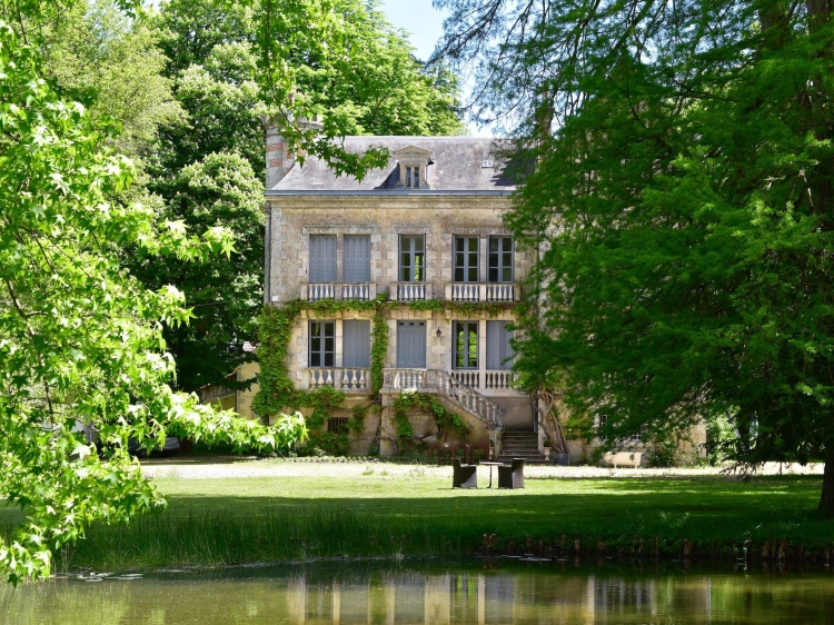 Manoir de Plaisance best charming hotel in Benon Plaisance