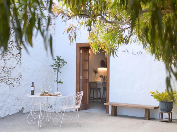 Outdoor patio of ecological holiday homes Finca de la Geria in Lanzarote
