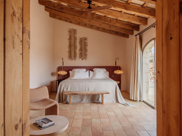 Quarto deluxe superior do luxuoso e exclusivo Vestige Son Vell. Férias em Menorca, Ilhas Baleares.