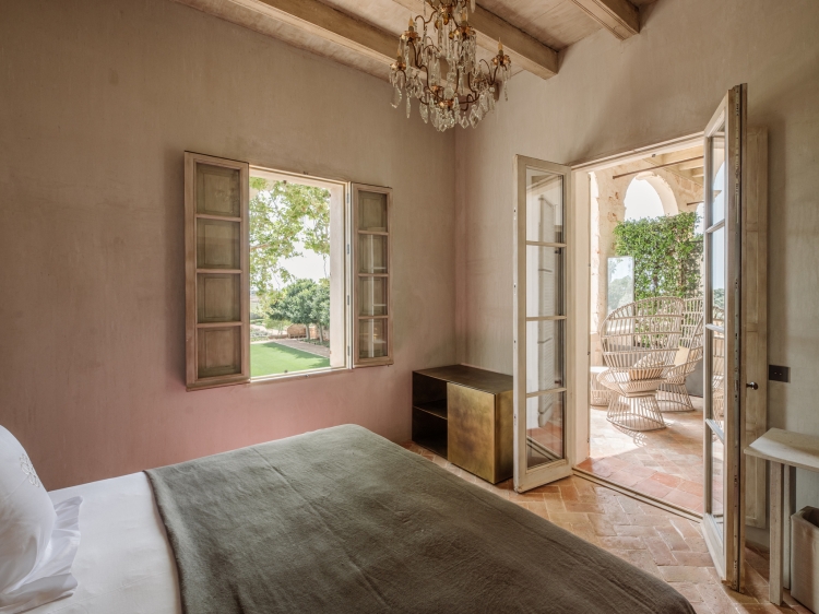 Suite com terraço. Exclusivo e luxuoso boutique hotel Vestige Son Vell em Menorca, Ilhas Baleares. Férias no Mar Mediterrâneo. 