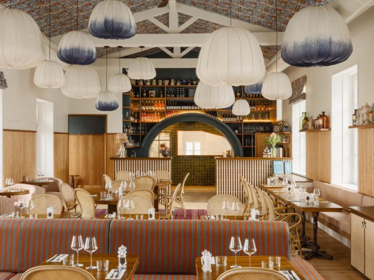 Suite de hotel com spa La Mission L'Ile d'Yeu, França. Os melhores hotéis com piscina. Férias em família. Hotel exclusivo.  