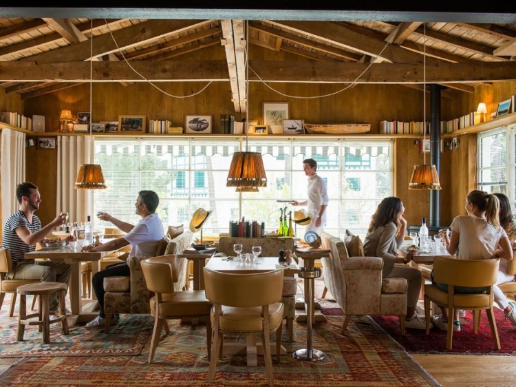 Ha(a)ïtza, a luxury boutique hotel by the beach with a swimming pool in Arcachon Pyla. Romantic and intimate.
