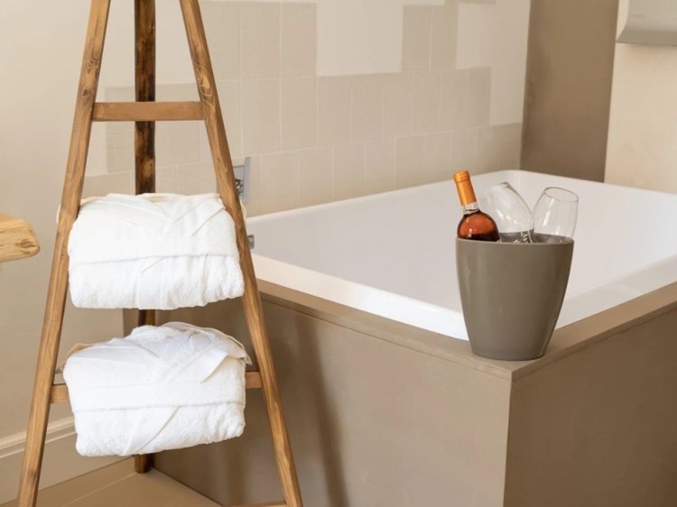 CSA - Corte Sant'Angelo - Suite Monopoli Bari. Hotel de charme em Bari. Quarto com kitchenette. Os melhores hotéis no centro de Monopoli. Férias em Bari. Apartamentos de férias de charme. 