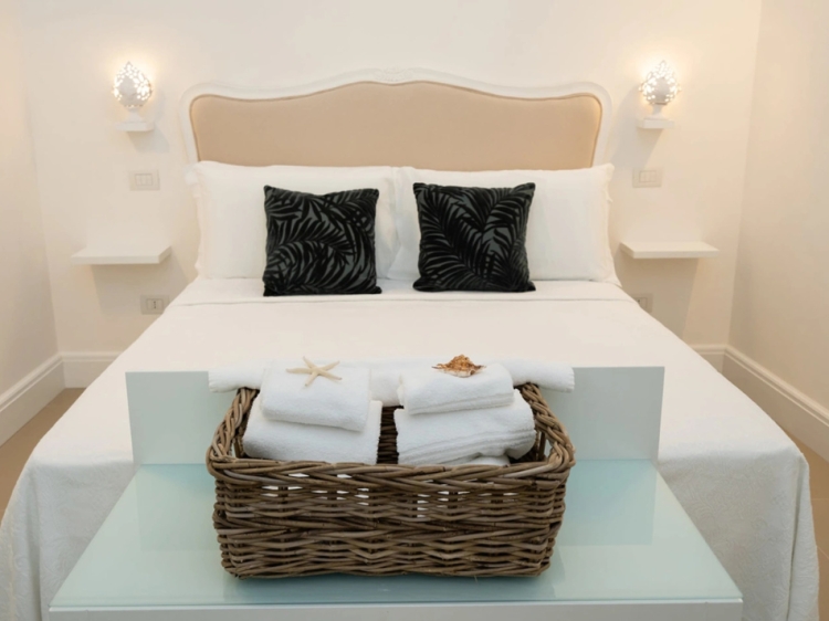 CSA - Corte Sant'Angelo - Suite Monopoli Bari. Charmoso aparthotel em Bari. Quarto com kitchenette. Hotéis para famílias. Os melhores hotéis no centro de Monopoli. Férias em Bari.  