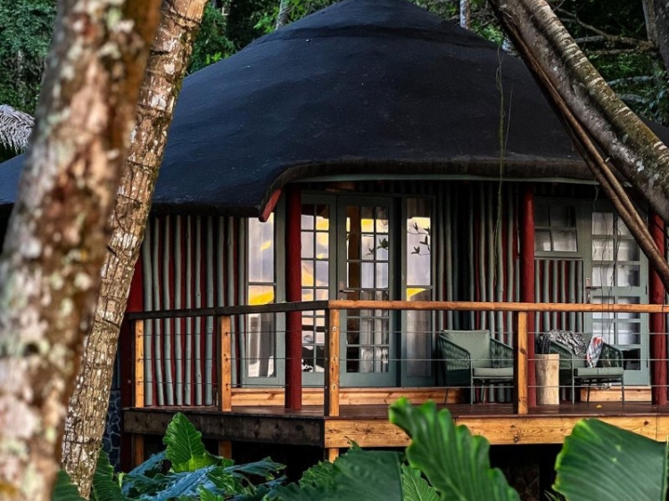  beautiful bungalows of wood in Soa Tome e Pricipe  Bom Bom hotel 