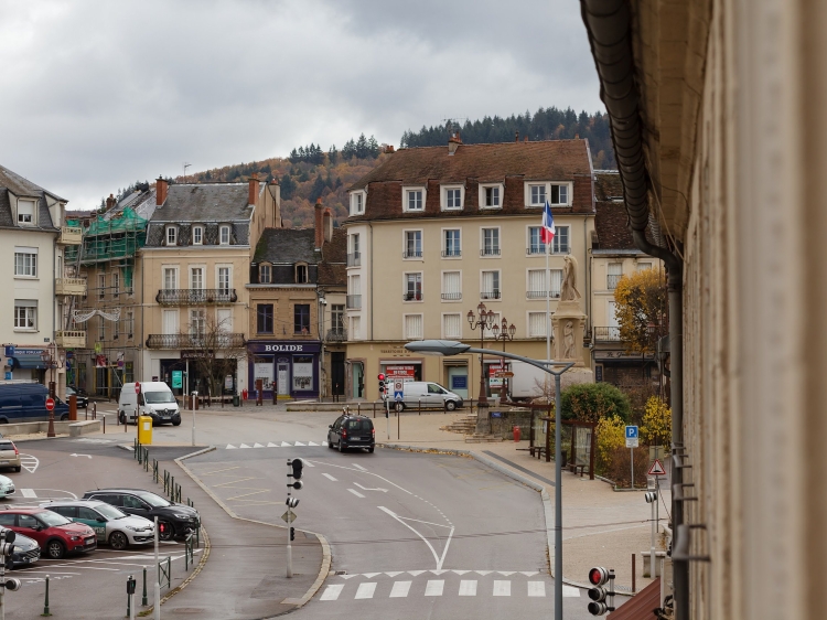 Maison Luisa Autun: charming holiday apartment in a historic building in Burgundy, perfect for family stays or romantic getaways.