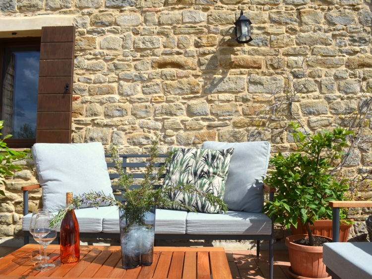 Verdicchio suite terrace - Villa Verdicchio - Le Marche - Italy Verdicchio Suite Terrace – a charming B&B stay in Le Marche with sweeping countryside views.
