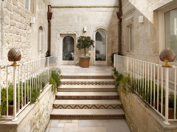 B&B Mantatelur Historic building, natural stone, light color palette