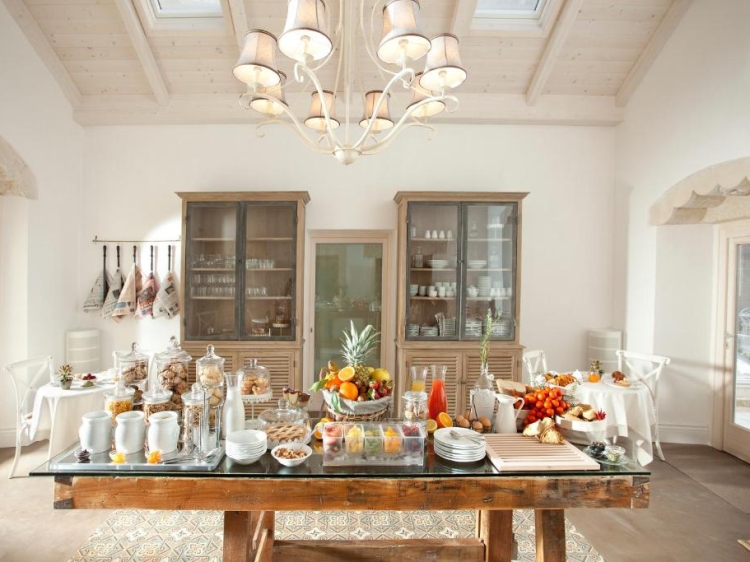 B&B Mantatelur breakfast buffet, freshly plated breakfast, cozy morning brunch, vibrant healthy meal, wholesome aesthetic food