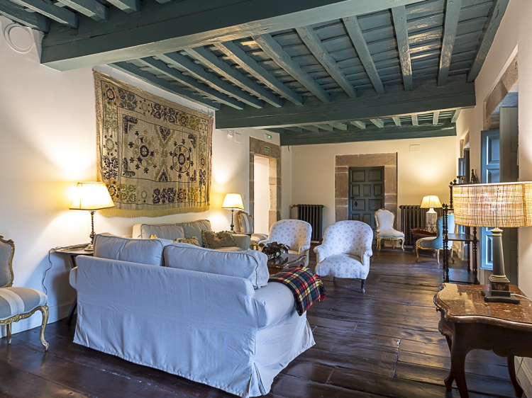 Living and reading room