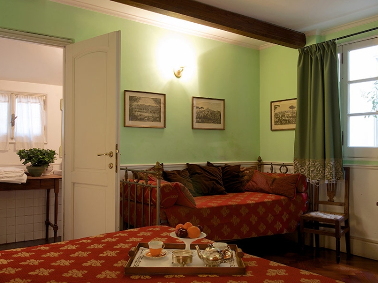 Guesthouse Arco dei Tolomei Rome Italy Bedroom Nomentana