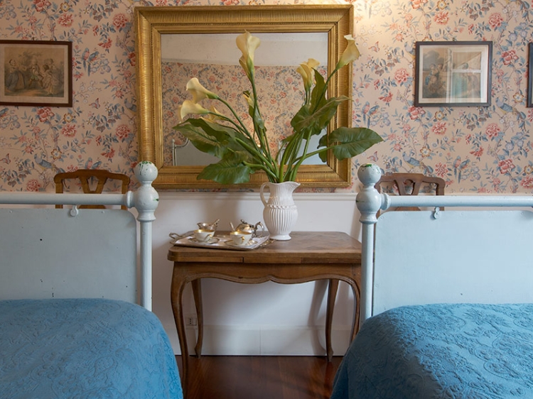 Guesthouse Arco dei Tolomei Rome Italy Bedroom Flaminia