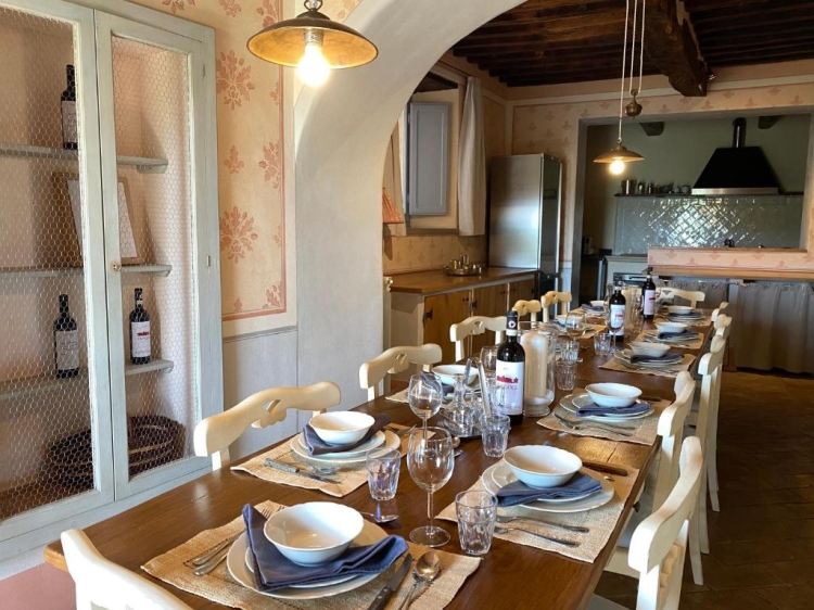 the great table for all the guests in Villa Tregoline