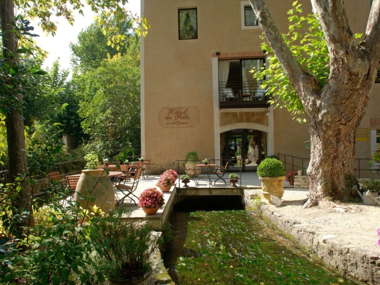 HÔTEL DU POÈTE Fointane de Vaucluse hotel provence