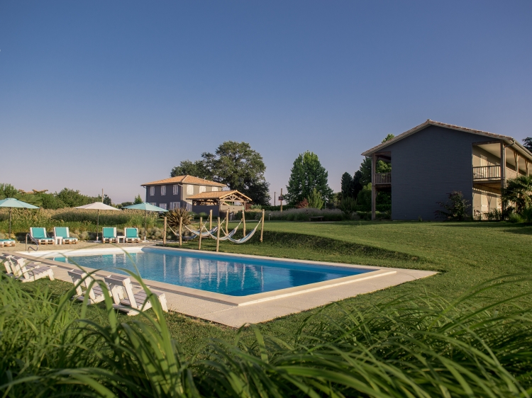 Swimmingpool-Hotel-Ecolodge-La-Petite-Couronne