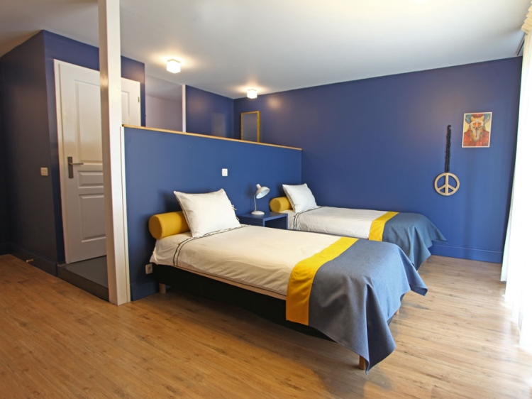 loft with seperated beds